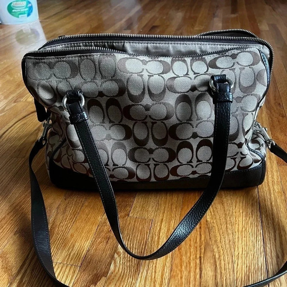 Coach Park Signature Brown and Beige Jacquard pattern, 3 zippered bag. - Picture 1 of 11